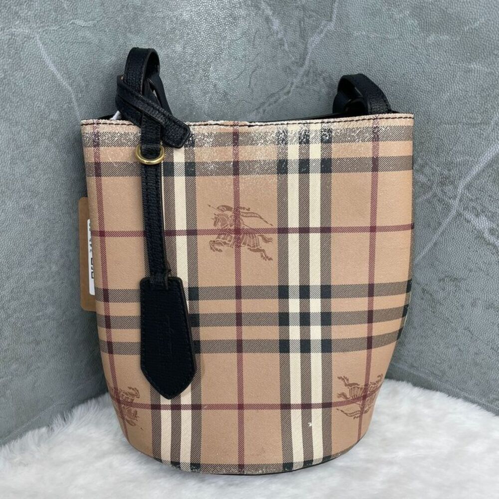 Burberry Women Pre-Loved Bag Very Good Condition
